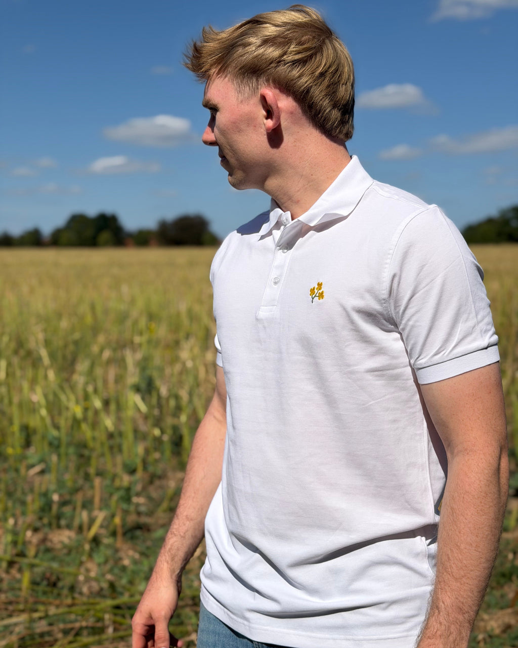 Polo mit Rapsblüte